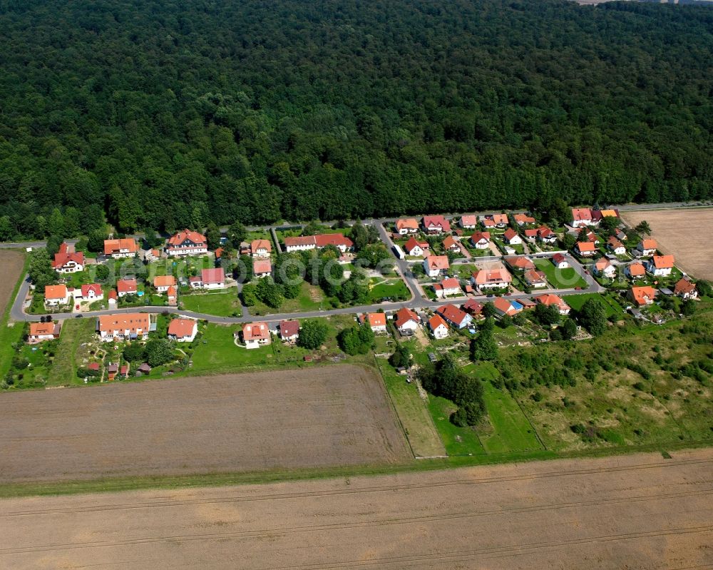 Hüpstedt from the bird's eye view: Residential area - mixed development of a multi-family housing estate and single-family housing estate in Hüpstedt in the state Thuringia, Germany