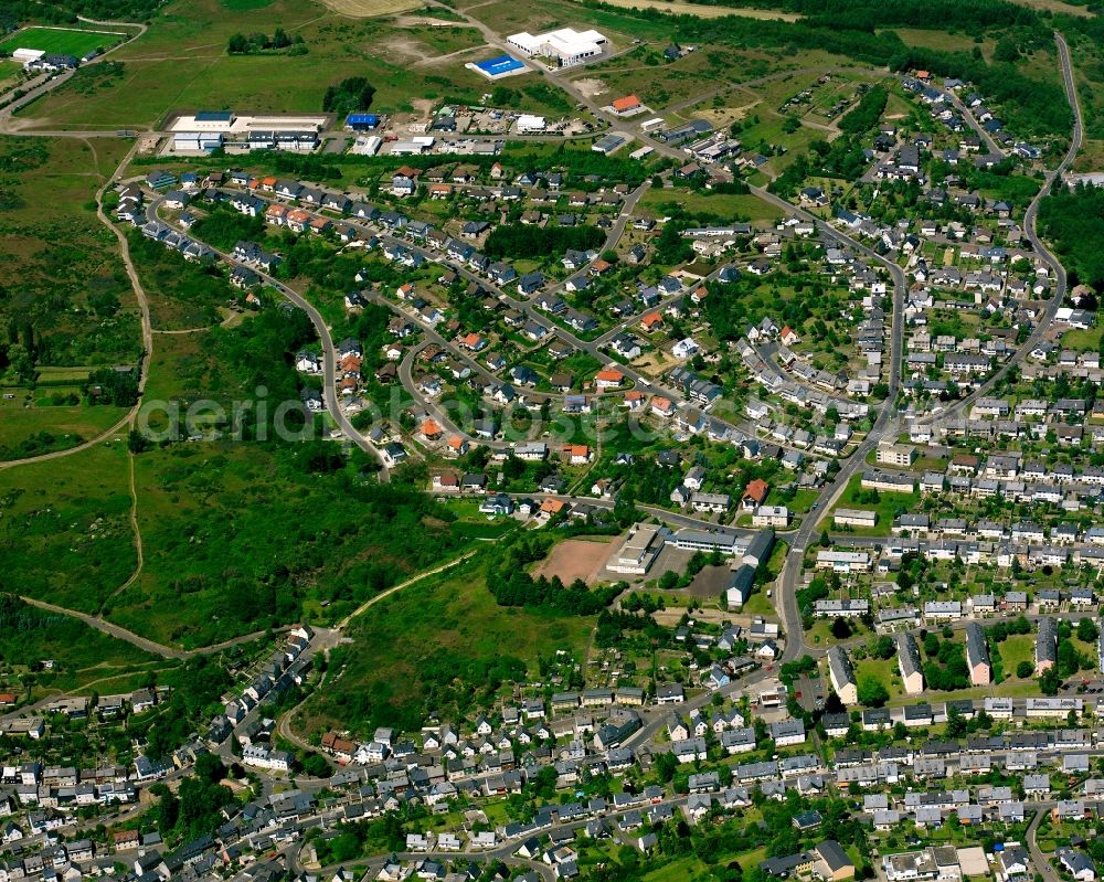 Idar from above - Residential area - mixed development of a multi-family housing estate and single-family housing estate in Idar in the state Rhineland-Palatinate, Germany