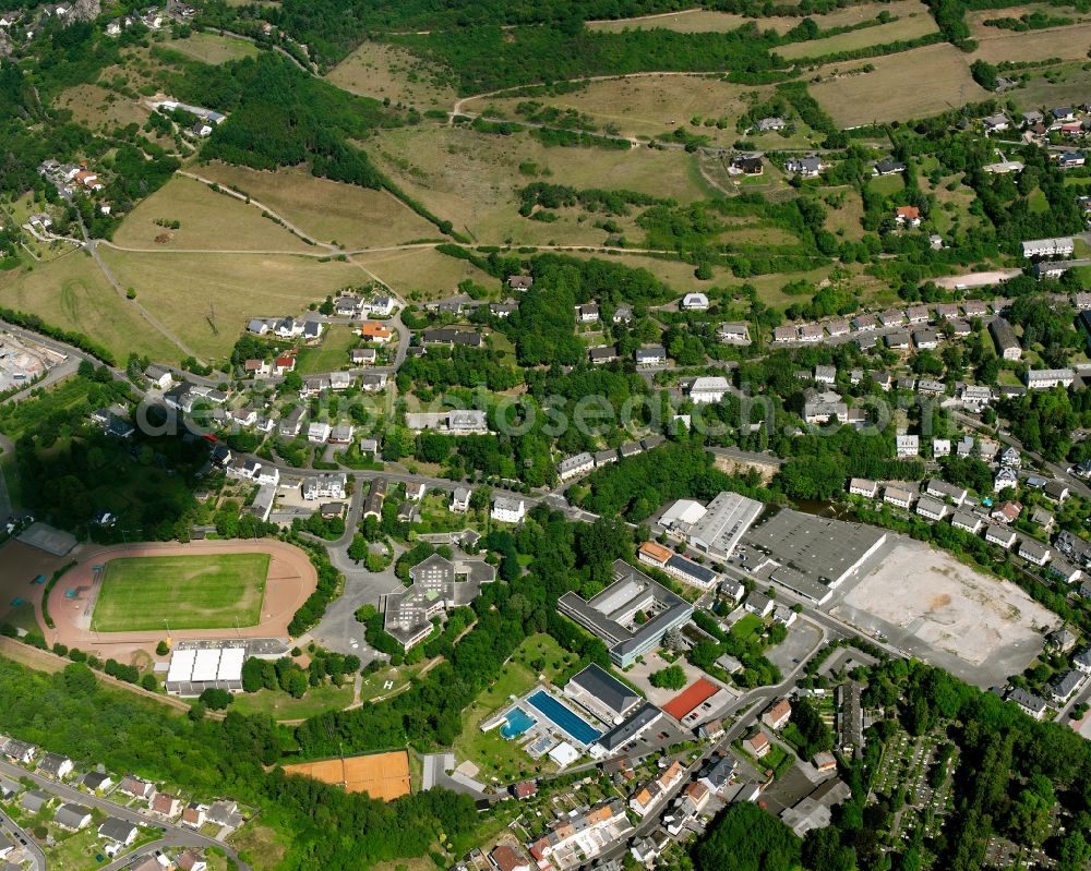 Aerial photograph Kirn - Residential area - mixed development of a multi-family housing estate and single-family housing estate on Kallenfelser Strasse in Kirn in the state Rhineland-Palatinate, Germany