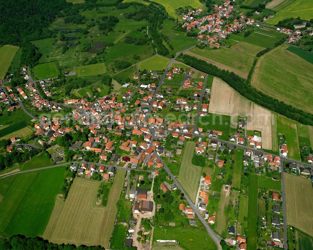 Aerial photograph Kleinensee - Residential area - mixed development of a multi-family housing estate and single-family housing estate in Kleinensee in the state Hesse, Germany