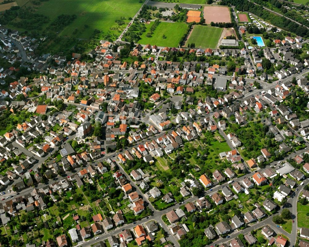 Aerial photograph Kleinlinden - Residential area - mixed development of a multi-family housing estate and single-family housing estate in Kleinlinden in the state Hesse, Germany