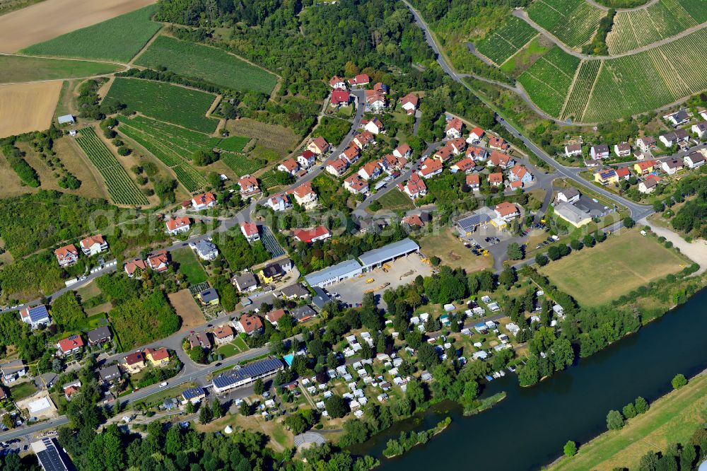 Aerial image Kleinochsenfurt - Residential area - mixed development of a multi-family housing estate and single-family housing estate in Kleinochsenfurt in the state Bavaria, Germany