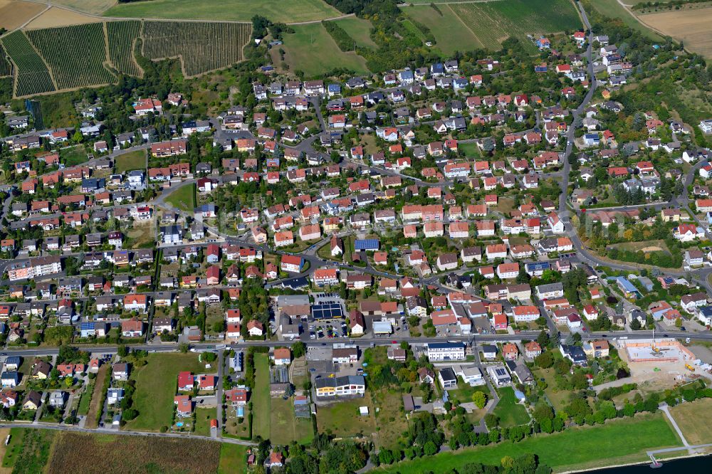 Kleinochsenfurt from the bird's eye view: Residential area - mixed development of a multi-family housing estate and single-family housing estate in Kleinochsenfurt in the state Bavaria, Germany