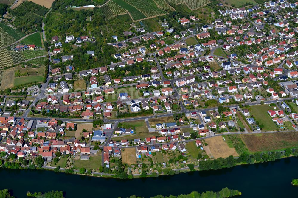 Aerial image Kleinochsenfurt - Residential area - mixed development of a multi-family housing estate and single-family housing estate in Kleinochsenfurt in the state Bavaria, Germany