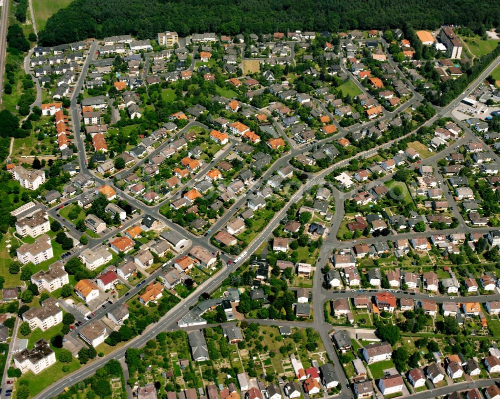 Lang-Göns from above - Residential area - mixed development of a multi-family housing estate and single-family housing estate in Lang-Göns in the state Hesse, Germany