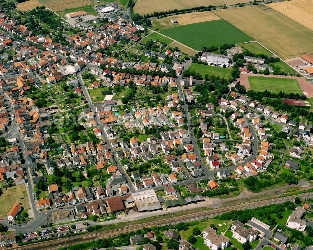 Aerial image Lang-Göns - Residential area - mixed development of a multi-family housing estate and single-family housing estate in Lang-Göns in the state Hesse, Germany