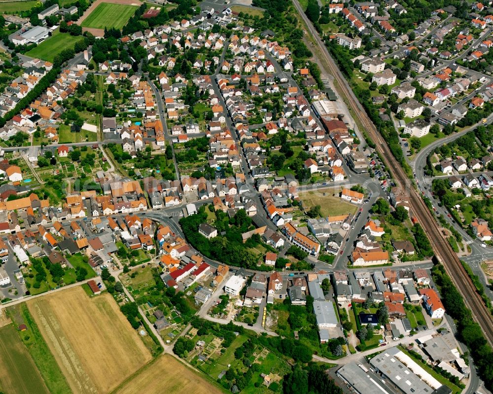 Aerial photograph Lang-Göns - Residential area - mixed development of a multi-family housing estate and single-family housing estate in Lang-Göns in the state Hesse, Germany