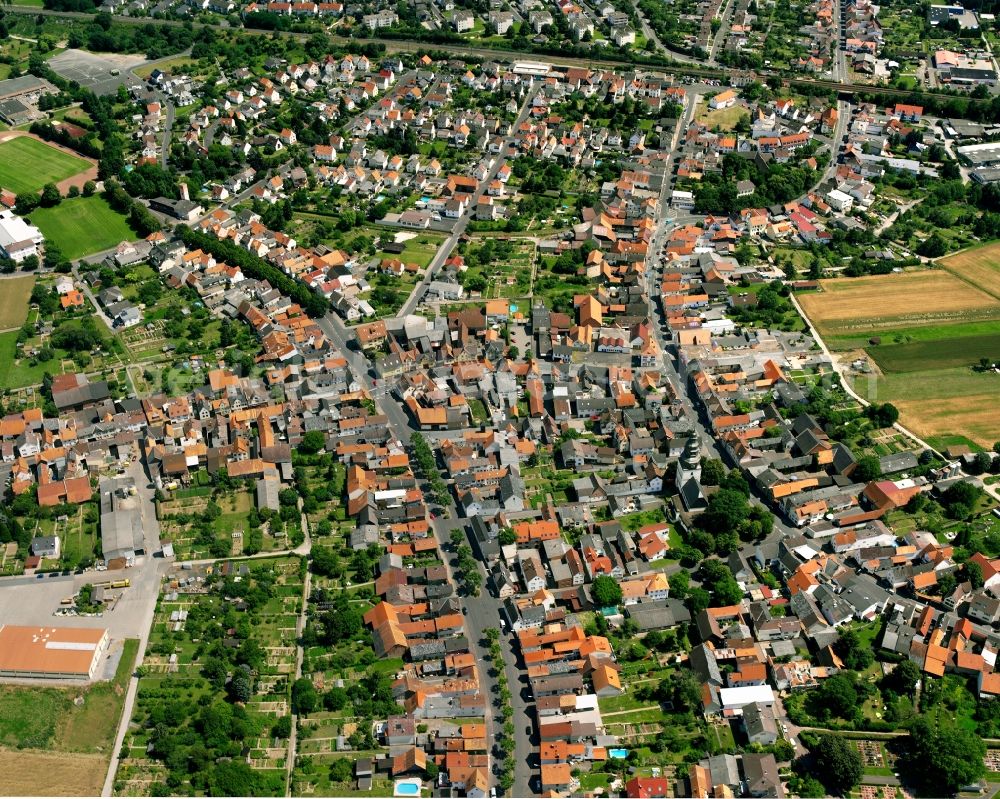 Lang-Göns from above - Residential area - mixed development of a multi-family housing estate and single-family housing estate in Lang-Göns in the state Hesse, Germany