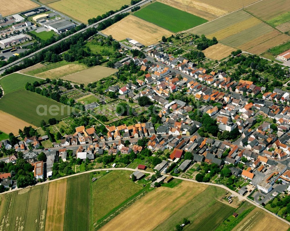 Lang-Göns from the bird's eye view: Residential area - mixed development of a multi-family housing estate and single-family housing estate in Lang-Göns in the state Hesse, Germany