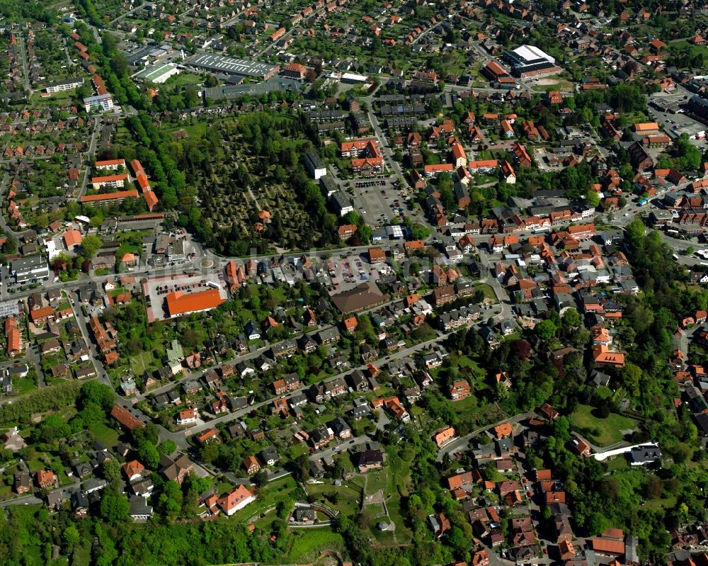 Lauenburg/Elbe from above - Residential area - mixed development of a multi-family housing estate and single-family housing estate in Lauenburg/Elbe in the state Schleswig-Holstein, Germany