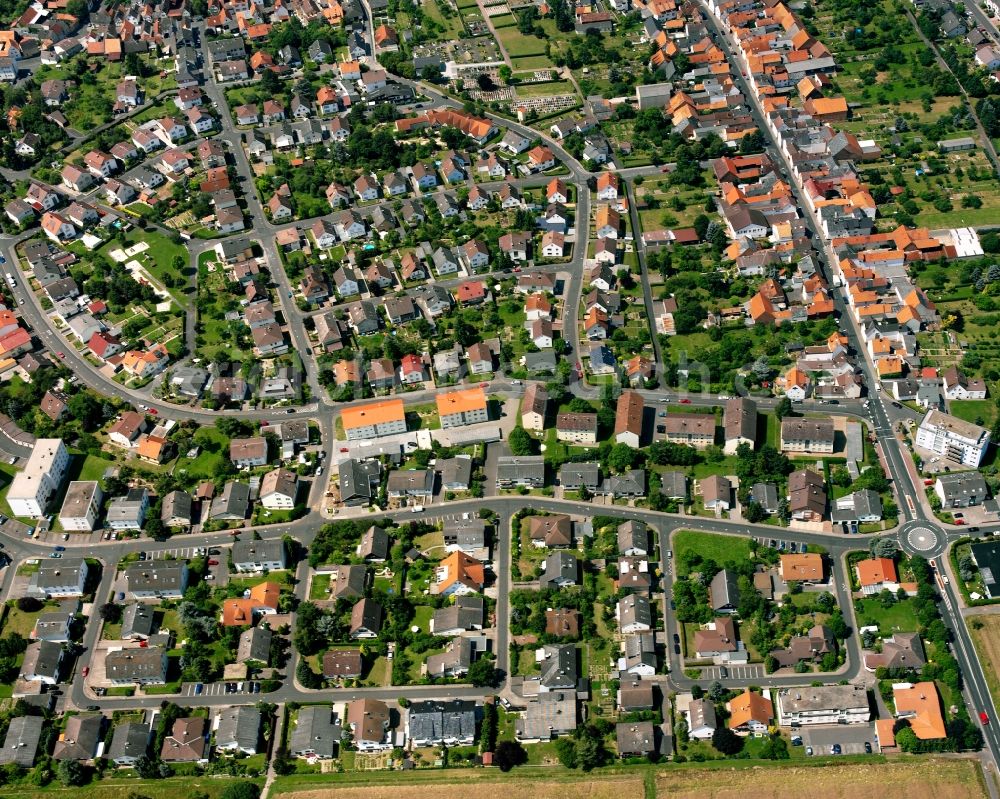 Aerial image Leihgestern - Residential area - mixed development of a multi-family housing estate and single-family housing estate in Leihgestern in the state Hesse, Germany