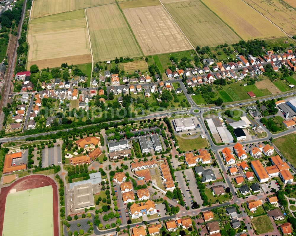 Leihgestern from the bird's eye view: Residential area - mixed development of a multi-family housing estate and single-family housing estate in Leihgestern in the state Hesse, Germany