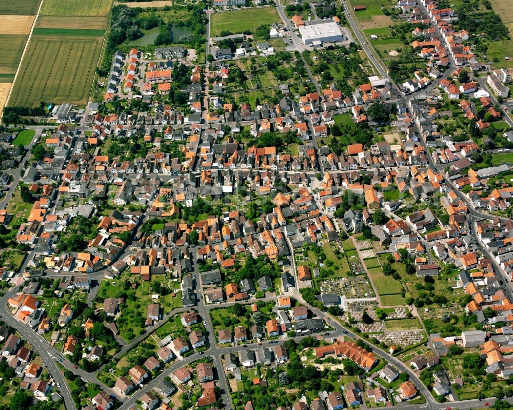 Aerial image Leihgestern - Residential area - mixed development of a multi-family housing estate and single-family housing estate in Leihgestern in the state Hesse, Germany