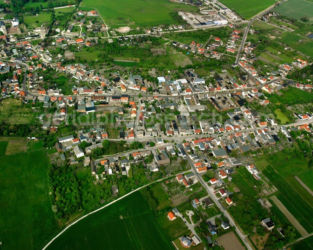 Aerial image Leitzkau - Residential area - mixed development of a multi-family housing estate and single-family housing estate in Leitzkau in the state Saxony-Anhalt, Germany