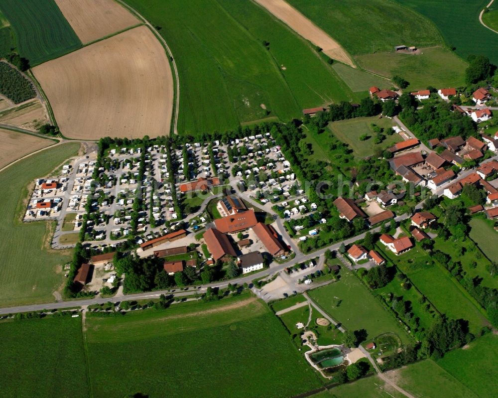 Aerial photograph Lengham - Residential area - mixed development of a multi-family housing estate and single-family housing estate in Lengham in the state Bavaria, Germany