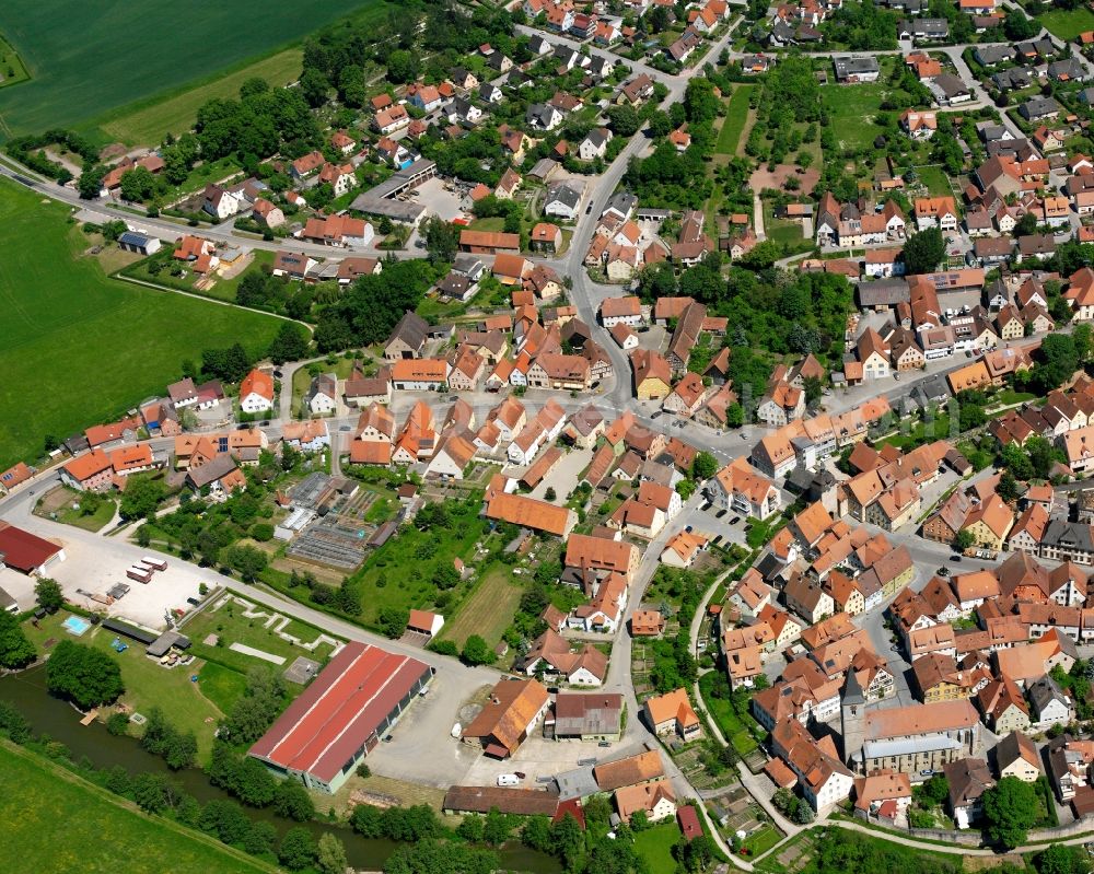 Leutershausen from the bird's eye view: Residential area - mixed development of a multi-family housing estate and single-family housing estate in Leutershausen in the state Bavaria, Germany