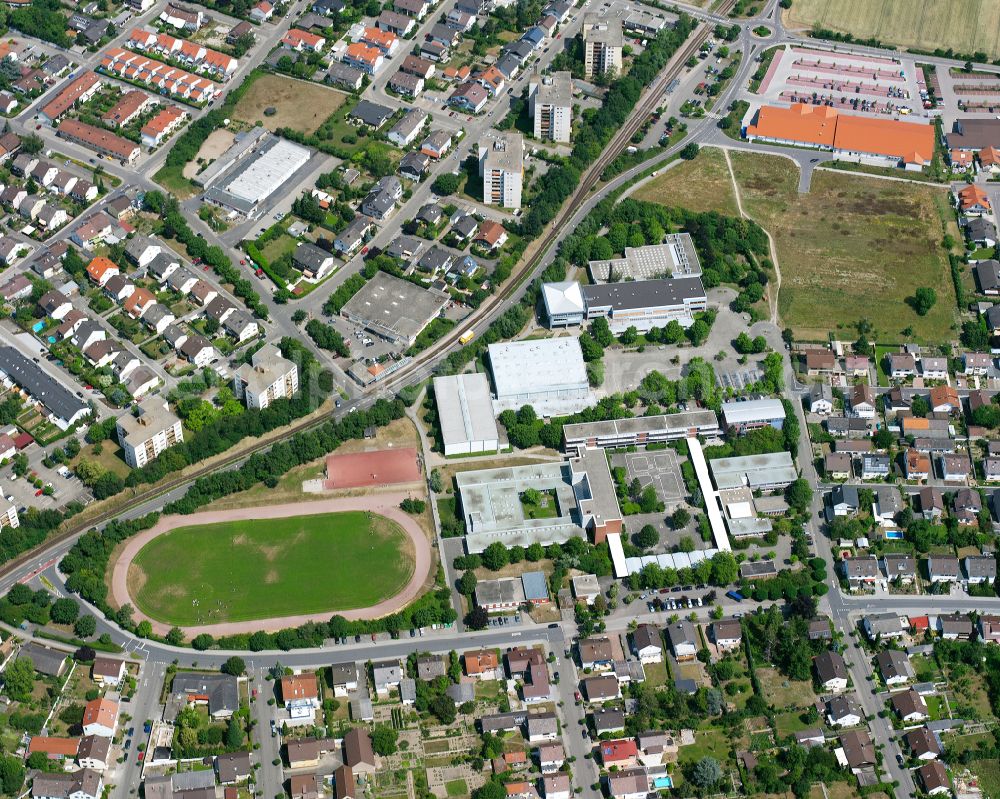 Aerial image Linkenheim - Residential area - mixed development of a multi-family housing estate and single-family housing estate in Linkenheim in the state Baden-Wuerttemberg, Germany