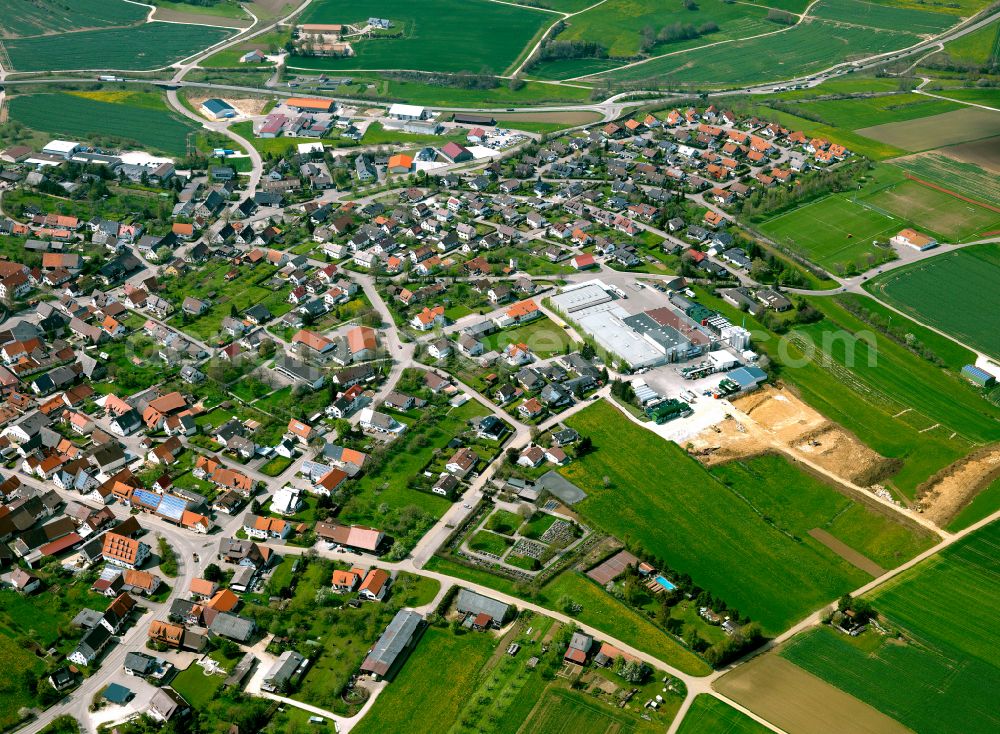 Aerial image Machtolsheim - Residential area - mixed development of a multi-family housing estate and single-family housing estate in Machtolsheim in the state Baden-Wuerttemberg, Germany