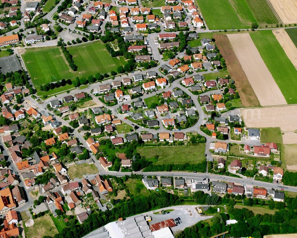 Aerial photograph Meimsheim - Residential area - mixed development of a multi-family housing estate and single-family housing estate in Meimsheim in the state Baden-Wuerttemberg, Germany