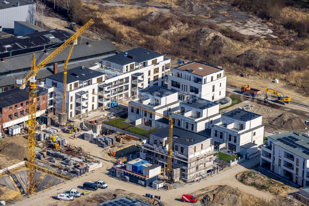 Soest from above - residential area - mixed development of a multi-family housing estate and single-family housing estate of Merkurhoefe also called Merkur Living - Merkurhoefe on Rennekonp in Soest in the state North Rhine-Westphalia, Germany