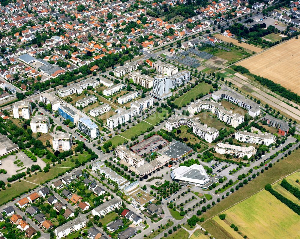 Neureut from above - Residential area - mixed development of a multi-family housing estate and single-family housing estate in Neureut in the state Baden-Wuerttemberg, Germany