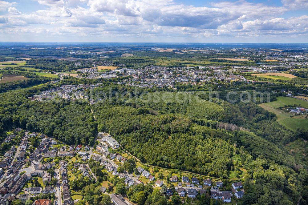 Neviges from the bird's eye view: Residential area - mixed development of a multi-family housing estate and single-family housing estate in Neviges in the state North Rhine-Westphalia, Germany