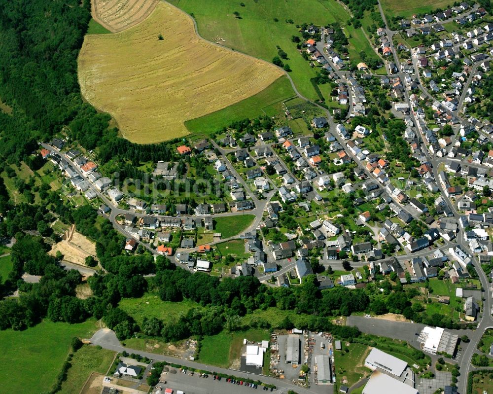 Aerial photograph Niederwörresbach - Residential area - mixed development of a multi-family housing estate and single-family housing estate in Niederwörresbach in the state Rhineland-Palatinate, Germany