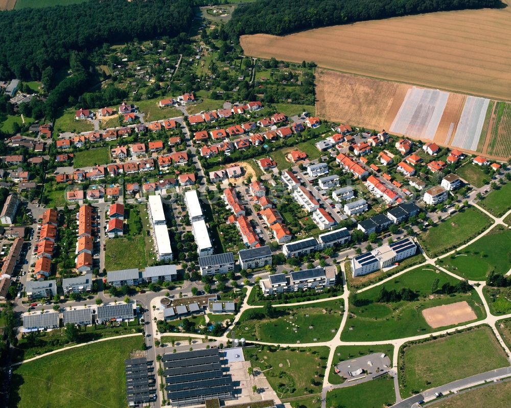 Aerial photograph Obereisesheim - Residential area - mixed development of a multi-family housing estate and single-family housing estate in Obereisesheim in the state Baden-Wuerttemberg, Germany