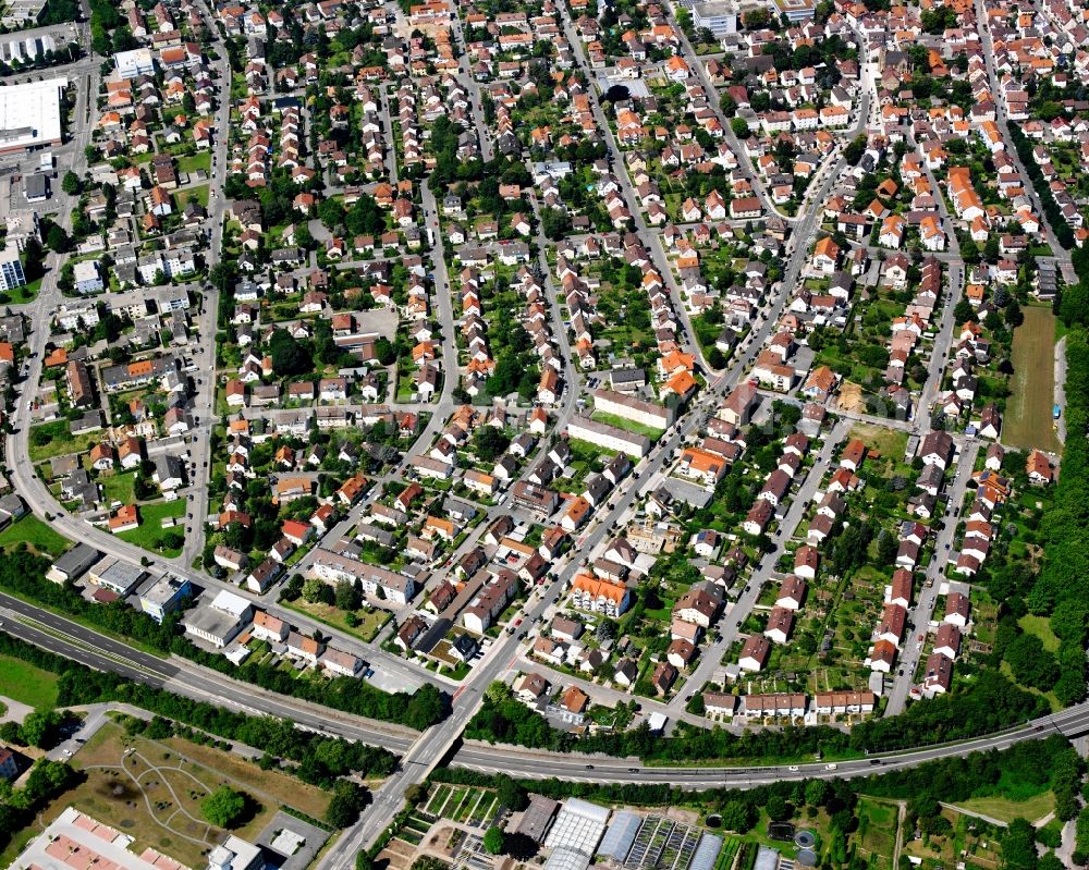 Aerial photograph Obereisesheim - Residential area - mixed development of a multi-family housing estate and single-family housing estate in Obereisesheim in the state Baden-Wuerttemberg, Germany