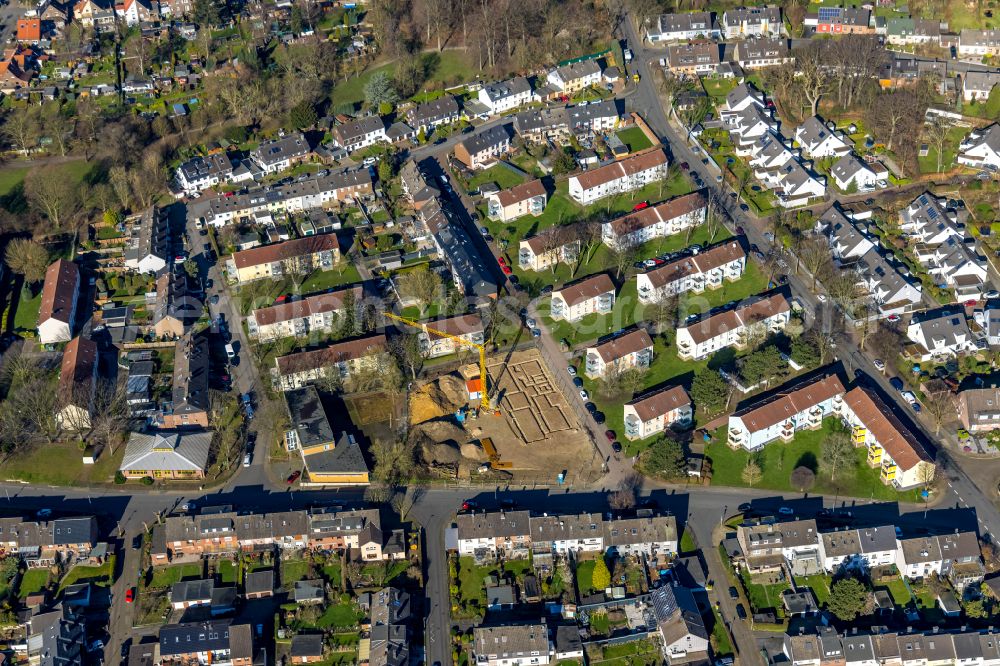 Aerial photograph Oberhausen - Residential area - mixed development of a multi-family housing estate and single-family housing estate in Oberhausen at Ruhrgebiet in the state North Rhine-Westphalia, Germany