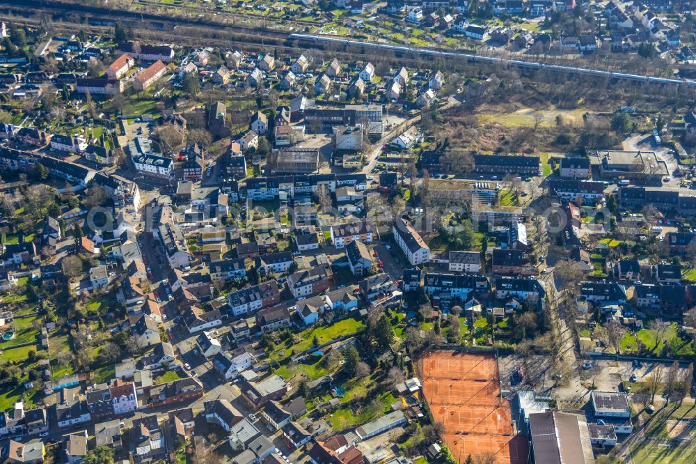 Oberhausen from the bird's eye view: Residential area - mixed development of a multi-family housing estate and single-family housing estate in Oberhausen at Ruhrgebiet in the state North Rhine-Westphalia, Germany