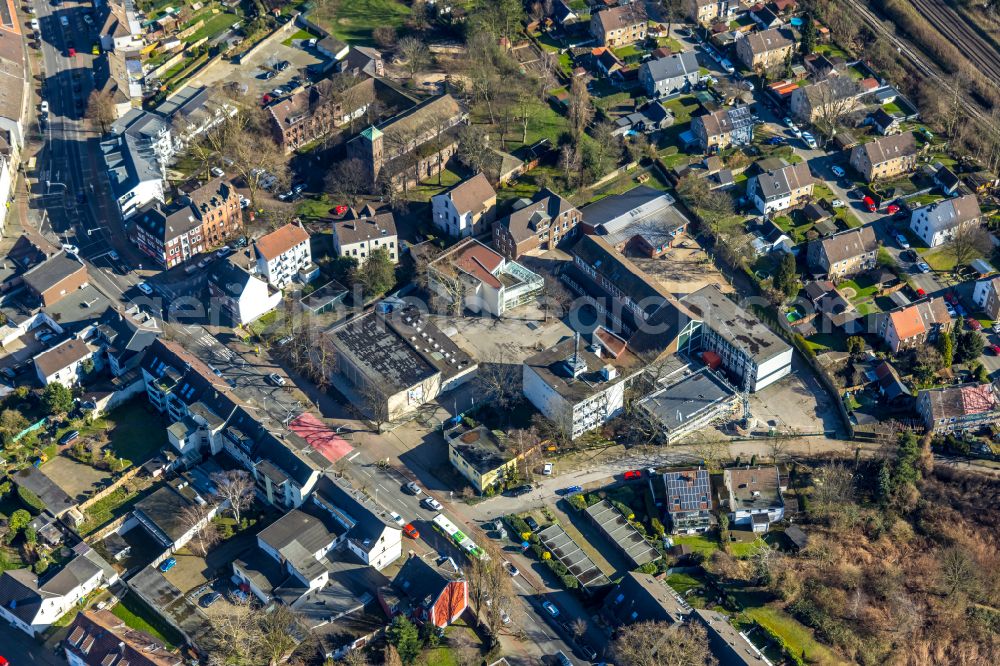 Aerial image Oberhausen - Residential area - mixed development of a multi-family housing estate and single-family housing estate in Oberhausen at Ruhrgebiet in the state North Rhine-Westphalia, Germany