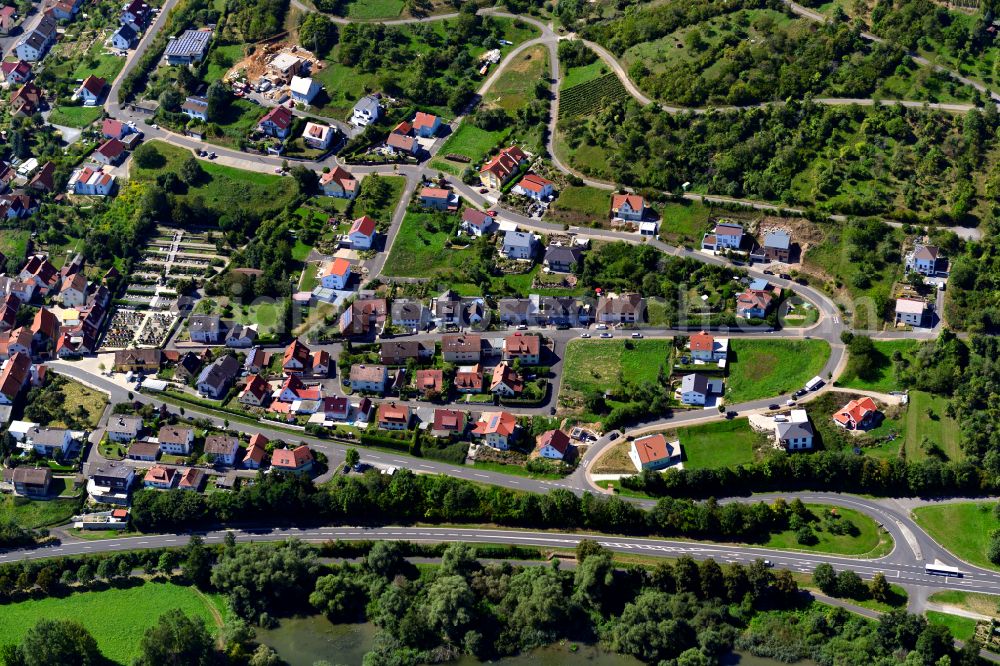 Aerial photograph Oberleinach - Residential area - mixed development of a multi-family housing estate and single-family housing estate in Oberleinach in the state Bavaria, Germany