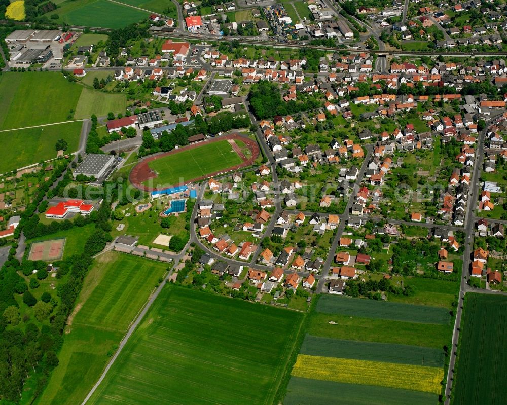 Aerial photograph Obersuhl - Residential area - mixed development of a multi-family housing estate and single-family housing estate in Obersuhl in the state Hesse, Germany