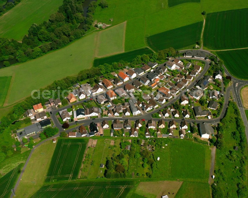 Aerial image Odenhausen - Residential area - mixed development of a multi-family housing estate and single-family housing estate in Odenhausen in the state Hesse, Germany