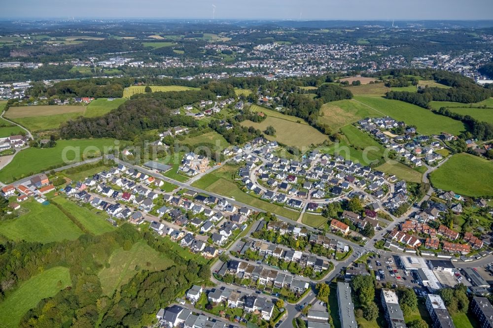 Oelkinghausen from the bird's eye view: Residential area - mixed development of a multi-family housing estate and single-family housing estate in Oelkinghausen in the state North Rhine-Westphalia, Germany