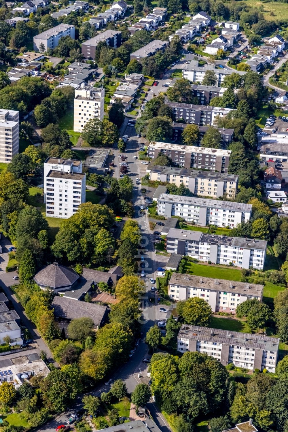 Aerial image Oelkinghausen - Residential area - mixed development of a multi-family housing estate and single-family housing estate in Oelkinghausen in the state North Rhine-Westphalia, Germany