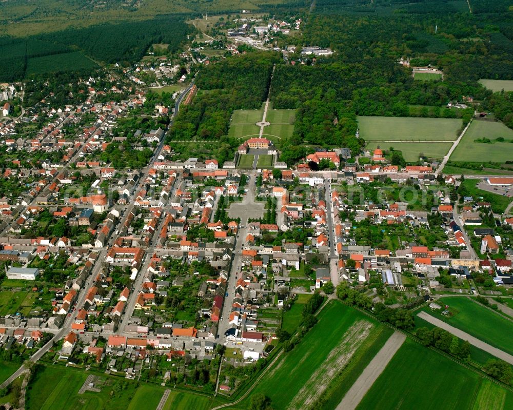 Aerial photograph Oranienbaum - Residential area - mixed development of a multi-family housing estate and single-family housing estate in Oranienbaum in the state Saxony-Anhalt, Germany