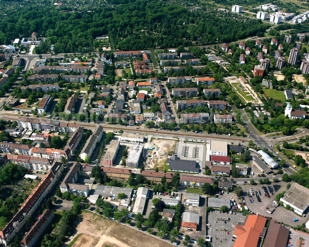 Aerial image Oststadt - Residential area - mixed development of a multi-family housing estate and single-family housing estate in Oststadt in the state Baden-Wuerttemberg, Germany