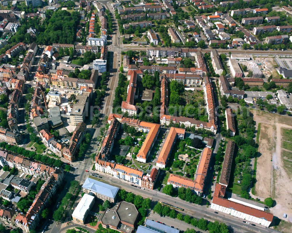 Aerial photograph Oststadt - Residential area - mixed development of a multi-family housing estate and single-family housing estate in Oststadt in the state Baden-Wuerttemberg, Germany