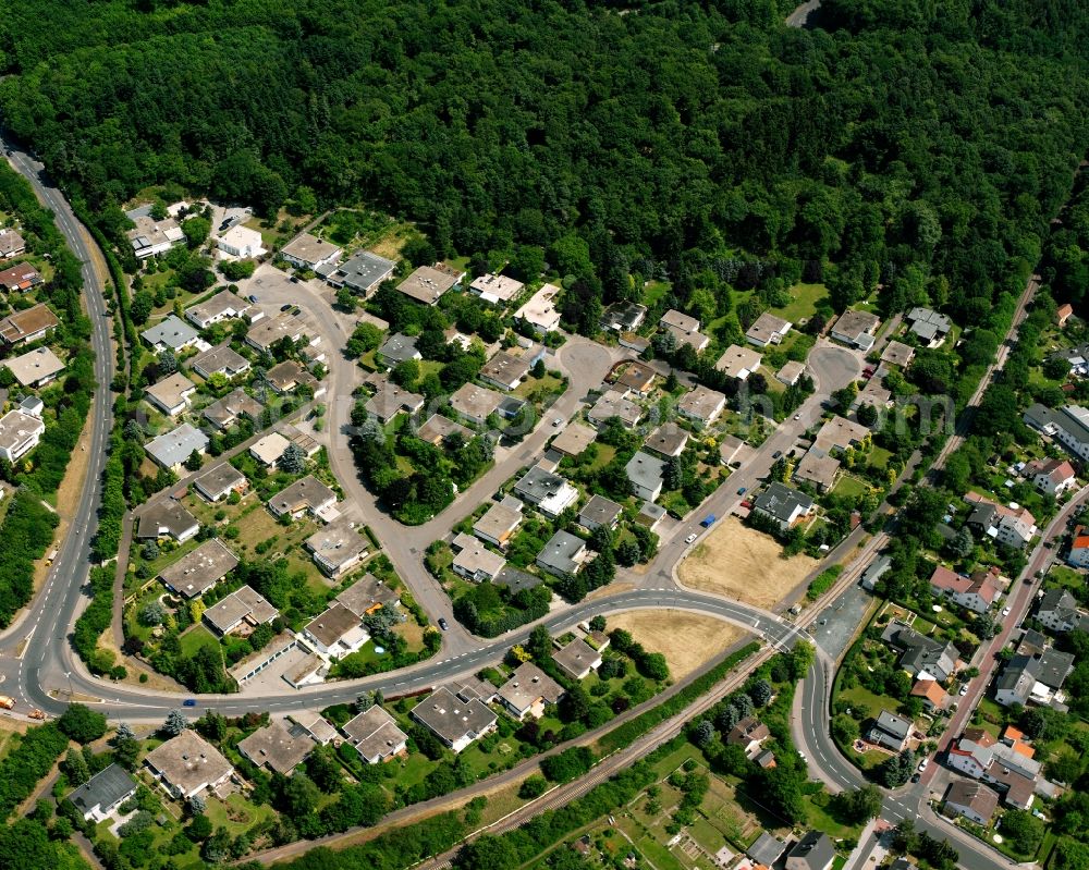 Petersweiher from the bird's eye view: Residential area - mixed development of a multi-family housing estate and single-family housing estate in Petersweiher in the state Hesse, Germany