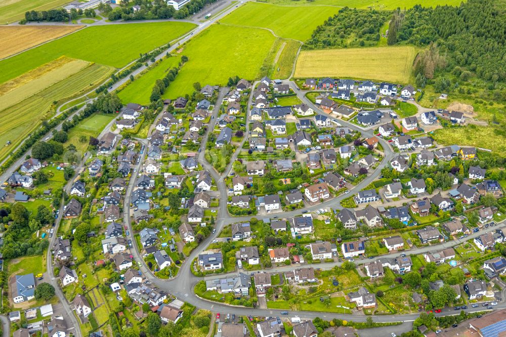 Aerial image Raumland - Residential area - mixed development of a multi-family housing estate and single-family housing estate in Raumland in the state North Rhine-Westphalia, Germany