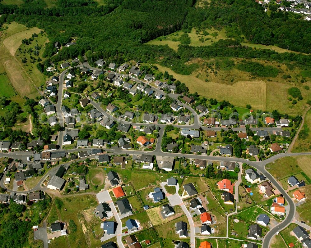 Aerial photograph Regulshausen - Residential area - mixed development of a multi-family housing estate and single-family housing estate in Regulshausen in the state Rhineland-Palatinate, Germany