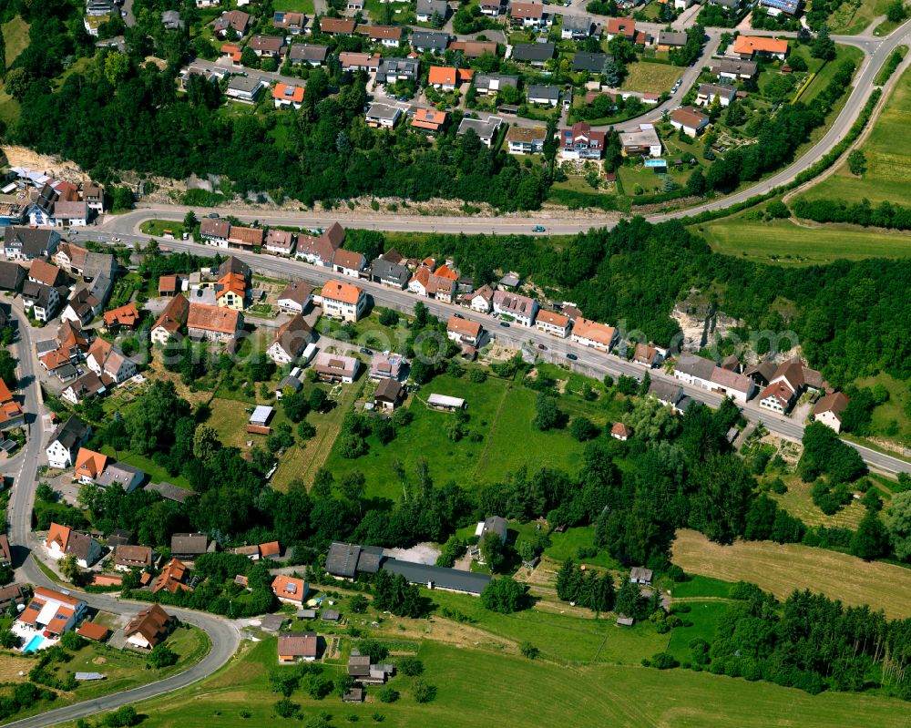 Reusten from the bird's eye view: Residential area - mixed development of a multi-family housing estate and single-family housing estate in Reusten in the state Baden-Wuerttemberg, Germany