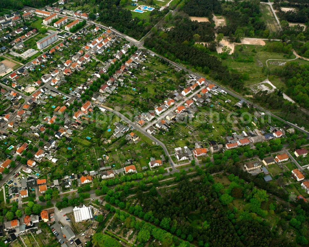 Aerial image Roßlau Elbe - Residential area - mixed development of a multi-family housing estate and single-family housing estate in Roßlau Elbe in the state Saxony-Anhalt, Germany