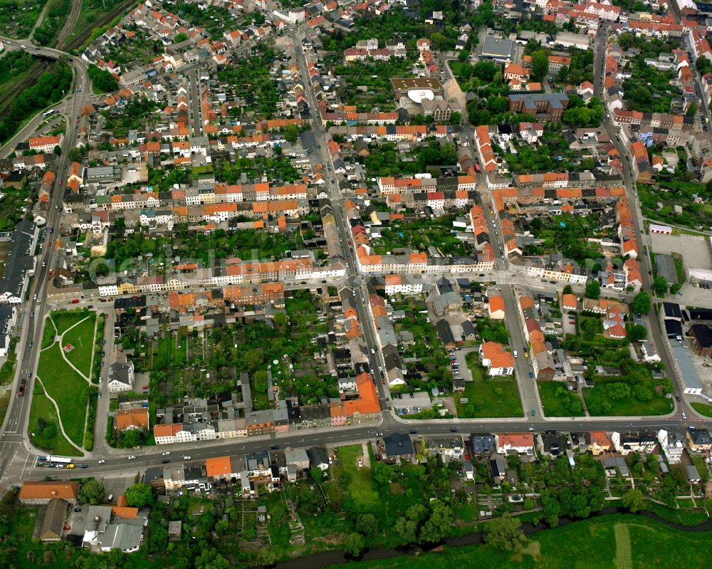 Roßlau Elbe from the bird's eye view: Residential area - mixed development of a multi-family housing estate and single-family housing estate in Roßlau Elbe in the state Saxony-Anhalt, Germany