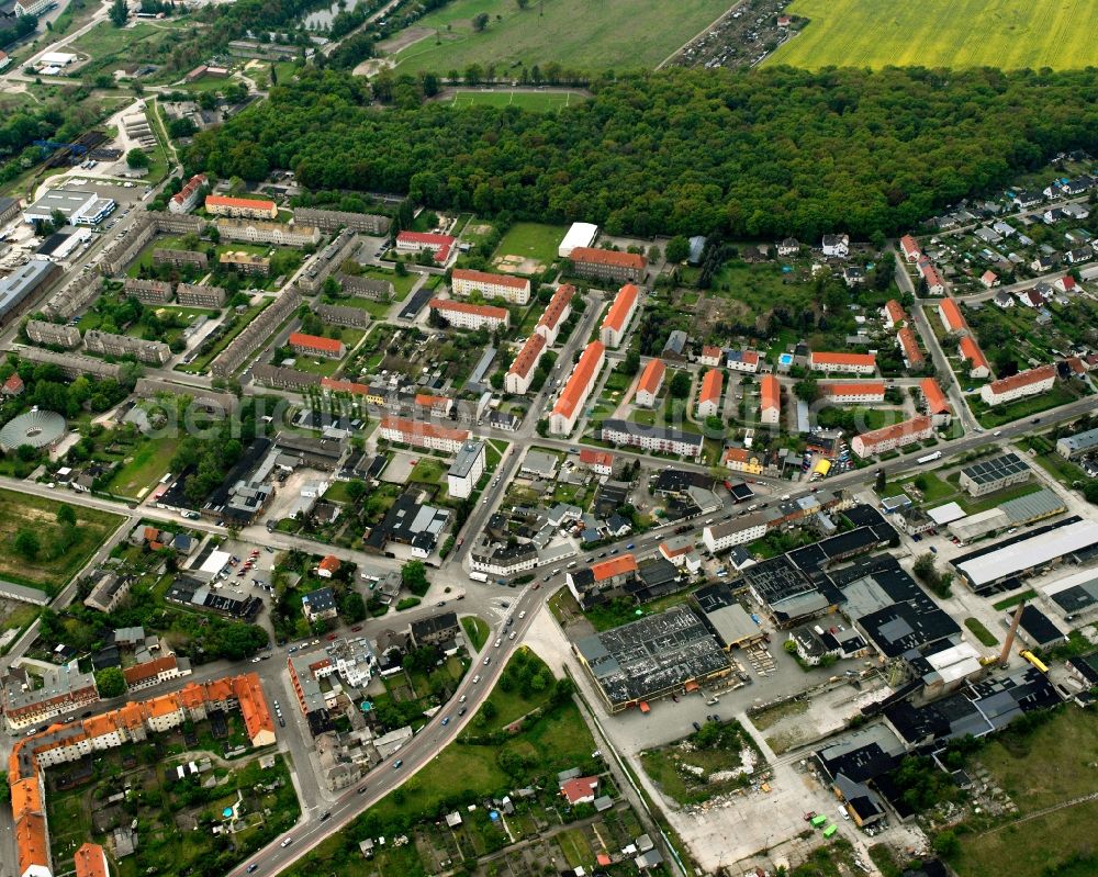 Aerial image Roßlau Elbe - Residential area - mixed development of a multi-family housing estate and single-family housing estate in Roßlau Elbe in the state Saxony-Anhalt, Germany