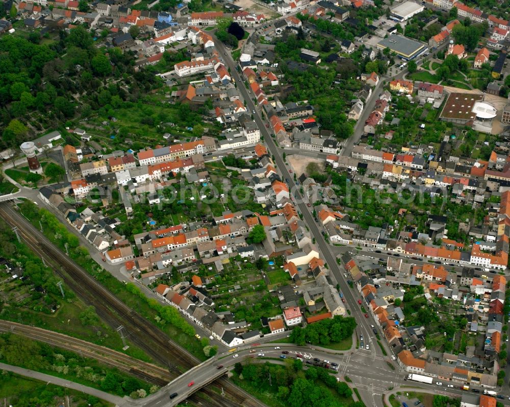 Roßlau Elbe from above - Residential area - mixed development of a multi-family housing estate and single-family housing estate in Roßlau Elbe in the state Saxony-Anhalt, Germany