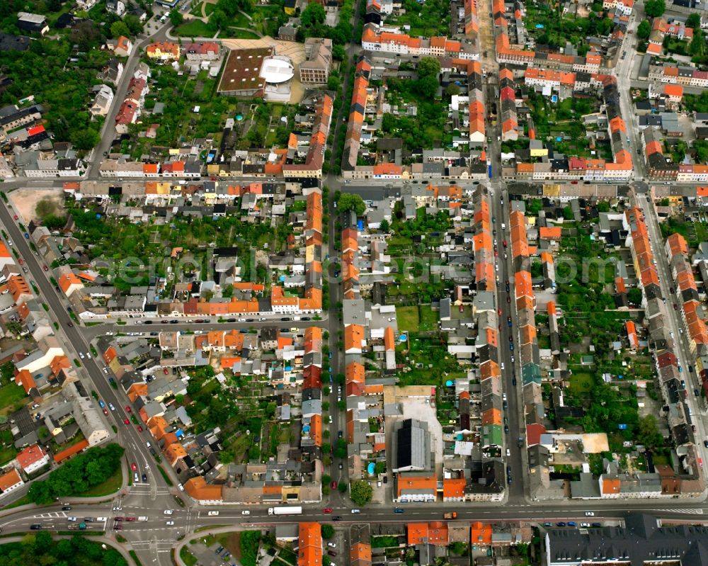 Roßlau Elbe from the bird's eye view: Residential area - mixed development of a multi-family housing estate and single-family housing estate in Roßlau Elbe in the state Saxony-Anhalt, Germany