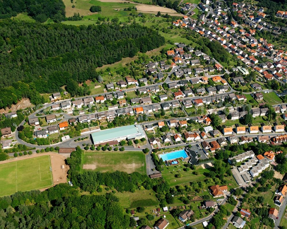 Aerial photograph Sandbach - Residential area - mixed development of a multi-family housing estate and single-family housing estate in Sandbach in the state Hesse, Germany